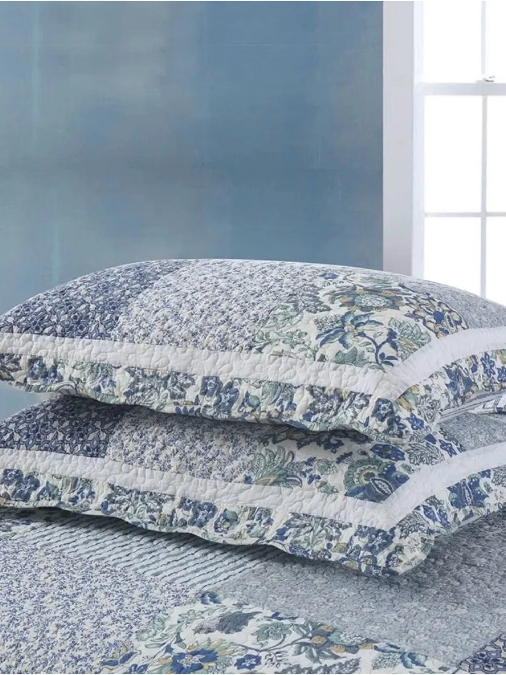 Blue Floral Patchwork Quilt Set - Camandy